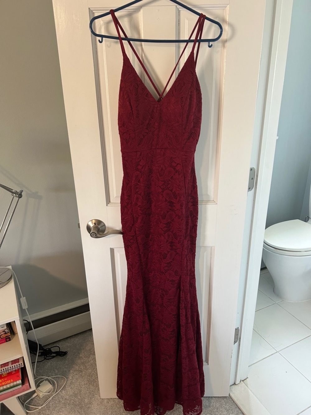 Windsor Prom Elegant Burgundy Lace Evening Dress with V-Neck